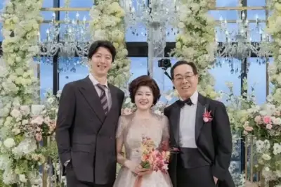 thumbnail - 이동건, 환한 미소로 결혼식 사진 올려…“딸 로아는 불참”
