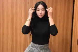 thumbnail - 홍진영, 확 바뀐 인형 비주얼에 ‘중국 여배우 닮은꼴’ 반응