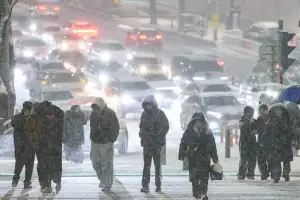 thumbnail - 첫눈 쏟아진 서울 ‘대설 재난문자’ …  오늘 출근길 빙판 주의