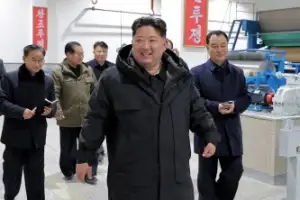 thumbnail - “거대한 혁명” 김정은, 지방공업공장 시찰