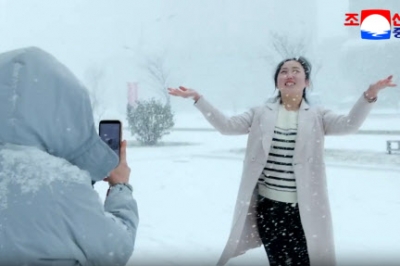 thumbnail - 평양에도 첫눈… 설경 만끽하는 시민들