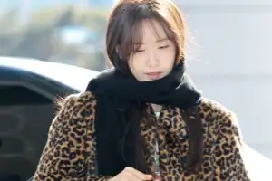 thumbnail - 윤아, 강렬한 호피무늬 공항 패션