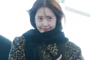 thumbnail - 윤아, 강렬한 호피무늬 공항 패션