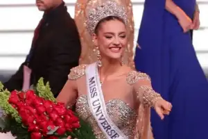 thumbnail - 미스 베네수엘라의 빛나는 미소