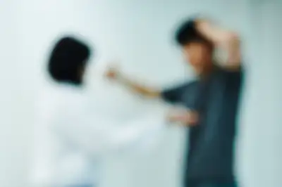 thumbnail - 아파트 현관서 뒤엉켜 싸운 男女…“여자만 유죄” 왜