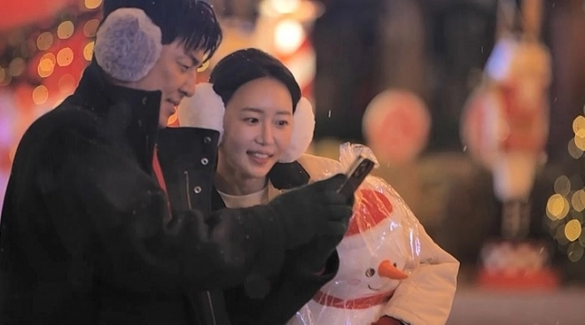 52세 김성수, ‘띠동갑’ 쇼호스트와 핑크빛 기류
