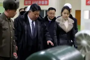 thumbnail - 김정은, 딸 주애와 핵잠수함 건조 시찰