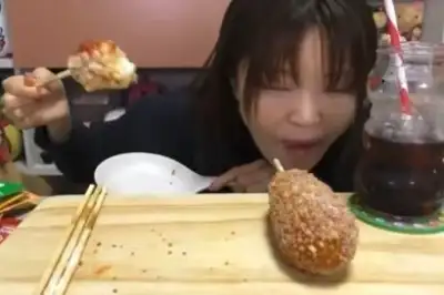 thumbnail - ‘먹뱉’ 딱 걸린 85만 먹방 유튜버…팬들 “배신감”
