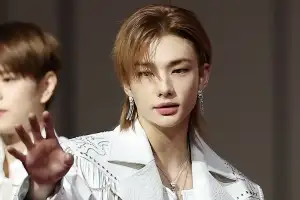 thumbnail - “울면서 집에 갈 뻔” 스키즈 현진, 8000만원 귀걸이 뭐길래