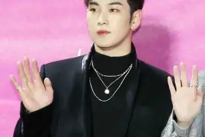 뉴이스트 출신 백호, 오늘 육군 현역 입대