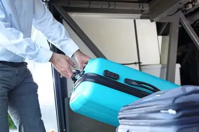 thumbnail - 日 고속버스 ‘짐칸’에 갇힌 10대, 긴급 SOS…“문 ‘쾅’ 닫히더니 그대로 출발”