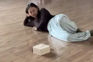 thumbnail - “옆집 언니인 줄” 이효리, 요가원 바닥에 드러누워 편안한 근황