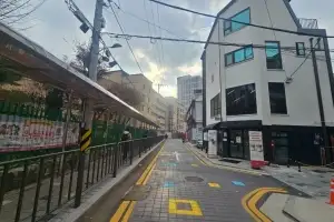 thumbnail - 아이 안전 제일… 성북, 통학로 넓히고 덮개 설치