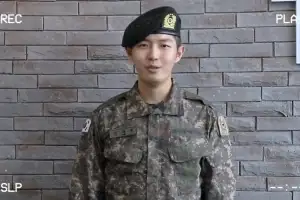 thumbnail - 워너원 출신 김재환, 오늘 만기 전역 “많은 것을 돌아보게 한 시간”