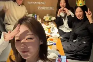 thumbnail - 강민경, ‘리치 언니·오빠’들과 송년회 “멤버 화려하네”