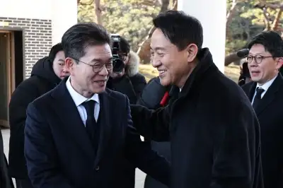 thumbnail - 새해 첫날 현충원서 만난 오세훈·정원오…오 “범보수 대통합해야”