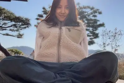 thumbnail - 이효리, 털털한 모습으로 새해 인사 “우리 기세 알지?”