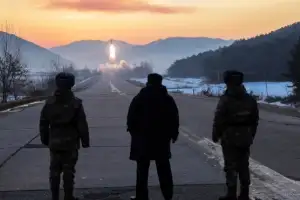 thumbnail - 김정은, 극초음속 미사일 발사훈련 참관