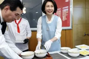 thumbnail - 김혜경 여사, 中 여성인사 초청 오찬 ‘떡만둣국 외교’