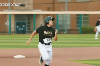 thumbnail - “아무도 예상 못 했다”…공개 48시간 만에 넷플릭스 TOP10 오른 ‘한국 다큐’