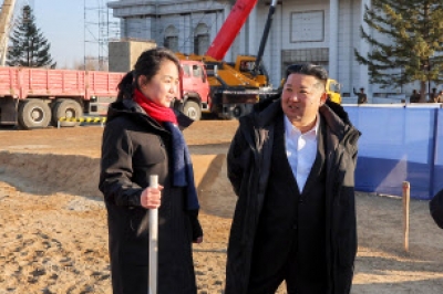 thumbnail - 김정은-주애 부녀, 파병기념관 찾아 식수