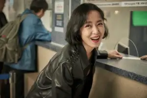 thumbnail - 6년 전 묻혔던 ‘초호화 캐스팅’ 19금 한국 영화…넷플릭스 톱10 오른 이유