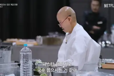 thumbnail - ‘흑백요리사2’ 선재 스님, 본격 방송 진출…웨이브가 야심차게 준비한 ‘요리 프로그램’