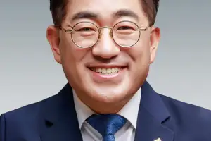 thumbnail - 이기형 경기도의원 대표발의 ‘경기도 공무국외출장 조례 일부개정조례안’ 본회의 통과… 봐주기 심사 없앤다