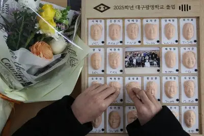 thumbnail - 손끝으로 만난 친구들 “졸업 축하해”