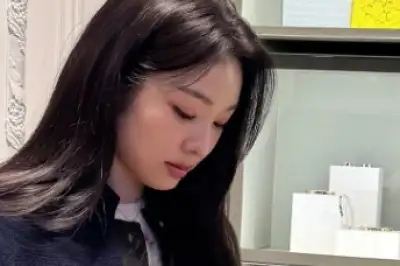 thumbnail - ‘짧은 치마’ 김연아, 청초한 미모에 명품 각선미 뽐내