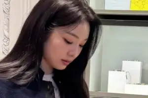 thumbnail - ‘짧은 치마’ 김연아, 청초한 미모에 명품 각선미 뽐내