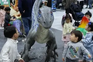 thumbnail - 엄마~~~~ 공룡이 나타났어요