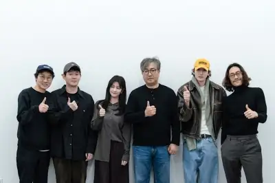 thumbnail - ‘오징어 게임’ 황동혁 감독 차기작 나온다…‘넷플릭스 신작’ 캐스팅 보니