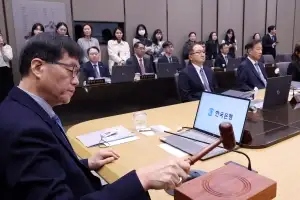 thumbnail - ‘금리 인하’ 지운 한은… 고물가·집값에 ‘동결 장기화’ 조짐
