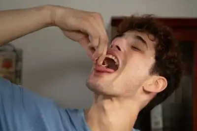 thumbnail - “혀 마사지해줘서 좋아”…하루 벌레 100마리 먹는 남성