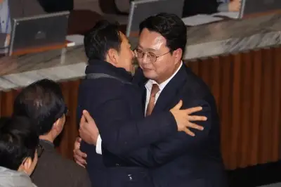 thumbnail - 천하람, 19시간 필리버스터 종료…“靑 오찬 가서 토론 내용 다시 말할 것”