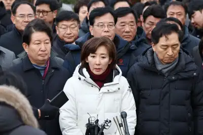 thumbnail - 국힘, 尹 ‘체포 방해’ 징역 5년에 “입장 없다…당 떠나신 분”