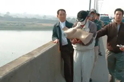 thumbnail - “바다 위로 떠오른 손목” 강화도 토막살인 범인을 밝혀낸 결정적 증거는? [듣는 그날의 사건현장 - 범죄는 흔적을 남긴다]