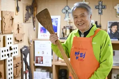 thumbnail - “밥 한 그릇의 환대… 존엄에 허기진 이들까지 보살핍니다”[월요 인터뷰]