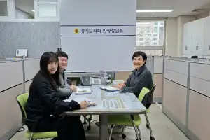 thumbnail - 이채명 경기도의원, 건축물 외부 노후 썬팅 필름에 대한 환경오염 예방 대책 논의