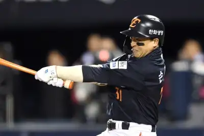 thumbnail - 캠프 출국날 ‘재깍재깍’… FA 계약은 ‘조마조마’