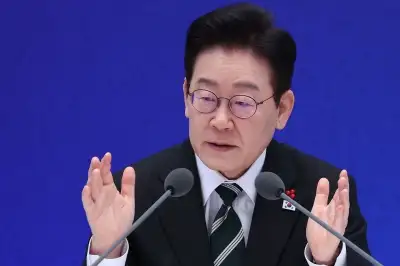 thumbnail - 막힘없이 173분 즉문즉답…“사랑하는 강훈식? 징그러워” 이재명식 유머도