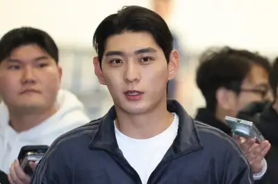 thumbnail - 이정후, LA공항서 서류 문제로 일시 억류…펠로시까지 나서 석방