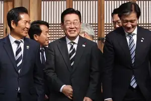 thumbnail - 정청래 “합당하자” 조국에 제의…지방선거 ‘원팀’ 승부수