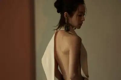 thumbnail - 한지민, 파격 뒤태 노출 ‘반전 섹시미’