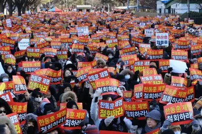 thumbnail - 한동훈 ‘징계 철회하라’ 집회에 “진짜 보수결집”