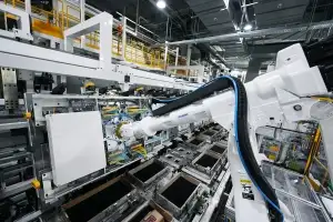 thumbnail - 로봇 없인 공장 멈춰? 사람 없인 로봇 멈춰!