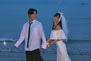 thumbnail - ‘양성애자’ 고백한 가수, 연하남과 갑자기 결혼 발표