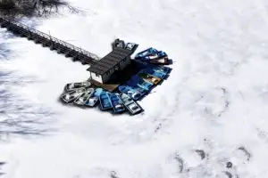 thumbnail - 얼음에 갇힌 낚싯배