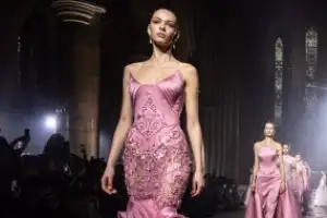 thumbnail - ‘우아한’ 런웨이